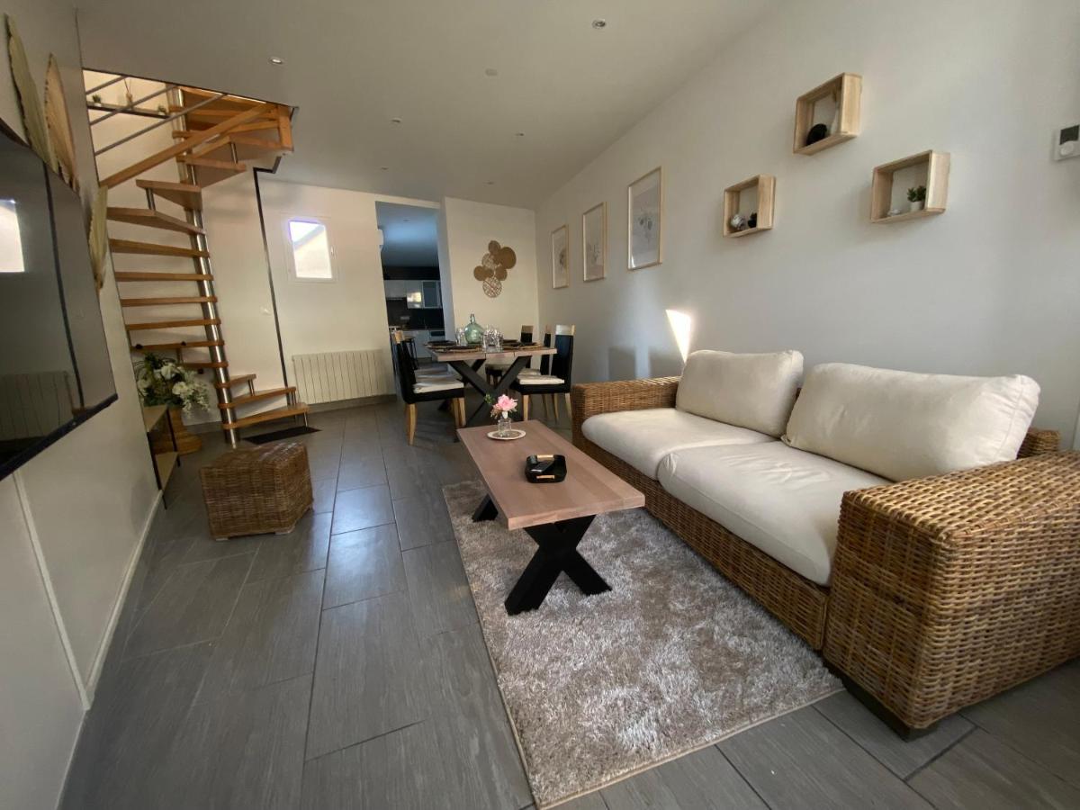 Holiday home Comme Chez Soi Les Cheris Ducey-Les Cheris